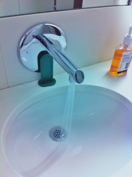 The sink thing in use